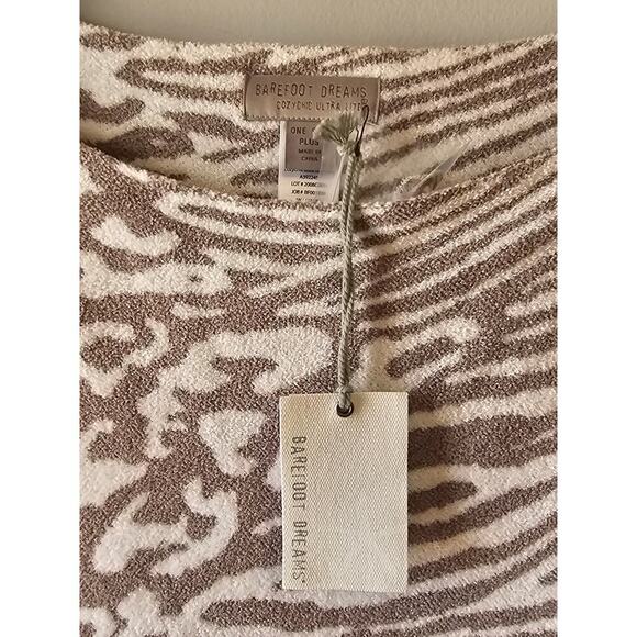 Barefoot Dreams Cozychic Ultra lite plus size poncho leopard gray white new - Picture 4 of 7
